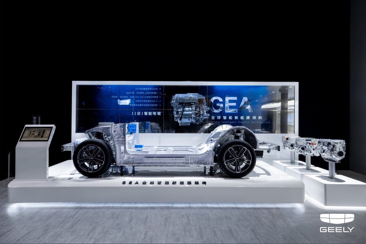 GEA là nền tảng kiến trúc AI thông minh 4 trong 1 được Geely phát triển 