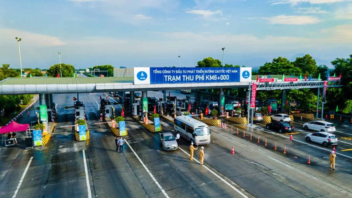 Nộp phí đường bộ xe 5 chỗ dân sự ở đâu?
