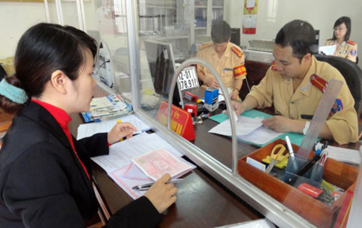 Khi bán, chủ xe cũ cần giữ lại biển số cũ và giấy đăng ký